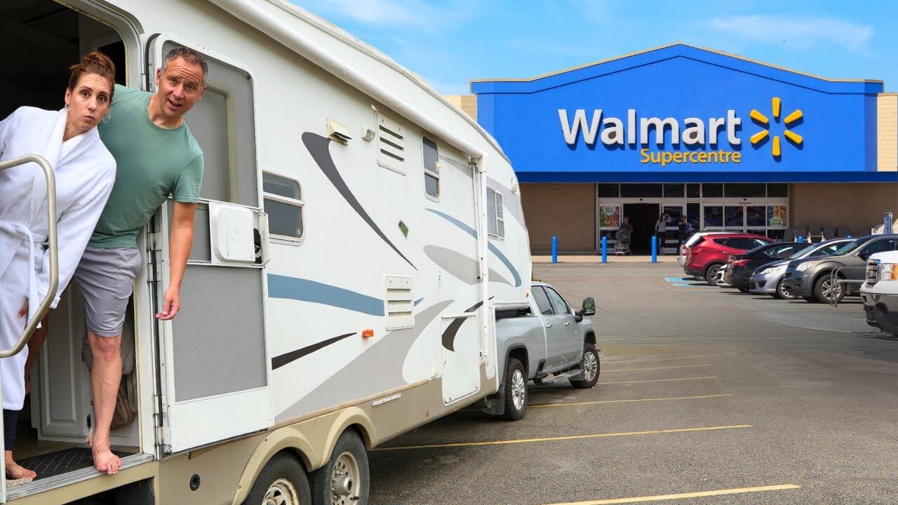 Camping-car stationn&eacute; sur le parking d&rsquo;un Walmart au Canada